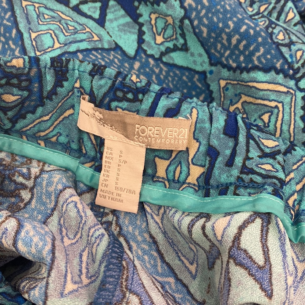 Forever 21 - Patterned Shorts - Small - Picture 6 of 7